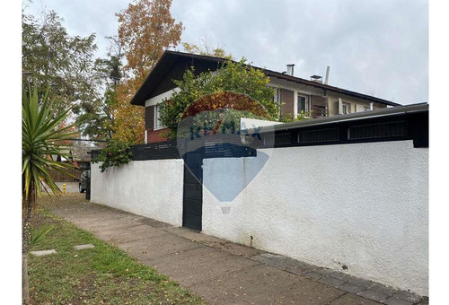 Casa En Tranquila Zona Residencial