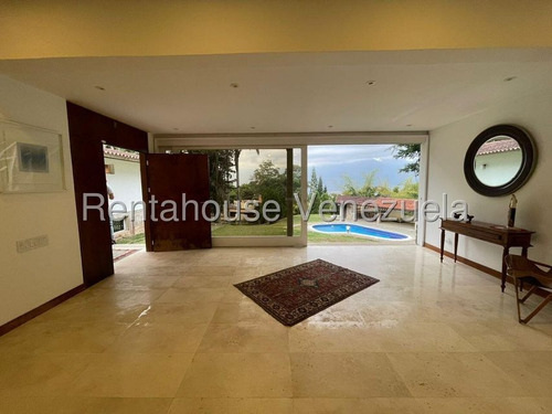 Casa En Venta En Alto Hatillo Remodelada Piscina Caracas Casas Angela Tochon