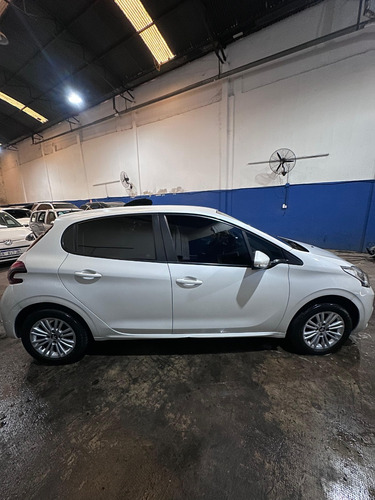 Peugeot 208 Allure 1.6 115 Inundado