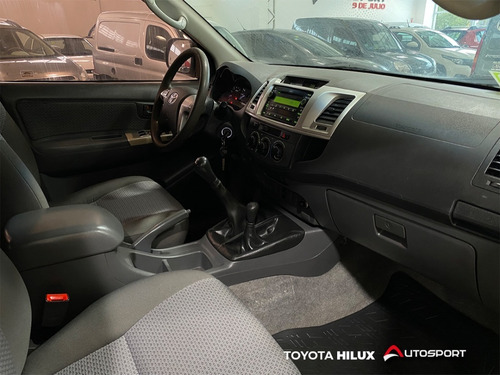 Imagen 7 de 14 de Toyota Hilux Sr 4x4 Mt
