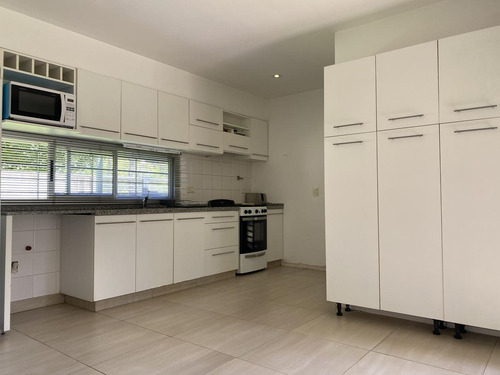 Casa De 3 Dormitorios En Venta Con Parrillero -aldea Fisherton