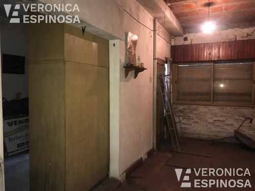 Casa De Tres Ambientes En Venta. Morón. Sobre Lote Propio De 10x30 -