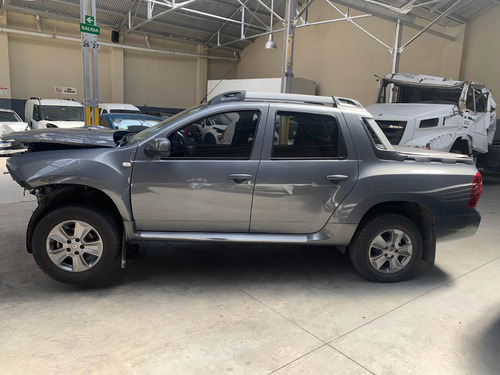 Imagen 2 de 11 de Renault Duster Oroch Privilege 2.0-2016-chocado