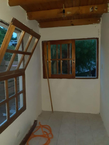 Casa Un Dormitorio Con Locales .