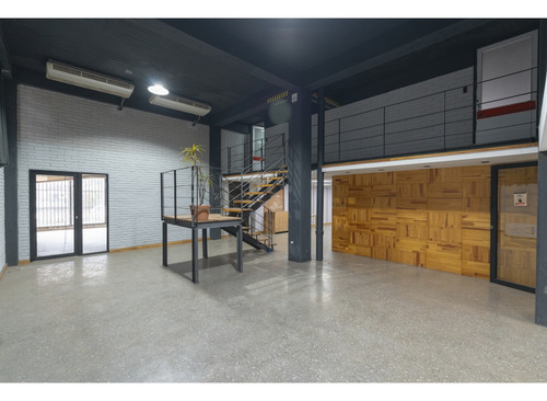 Venta De Edificio Industrial En La Yaguara - Excelente Ubicación