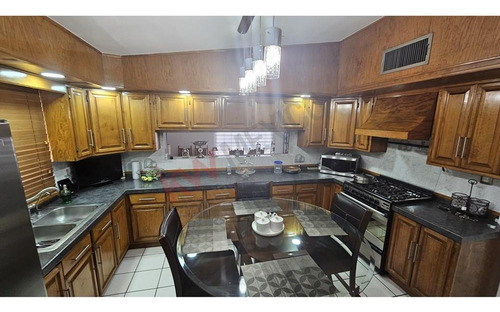 Casa En Venta De 1 Piso Con 3 Recamaras En Planta Baja, Colonia Los Pinos.