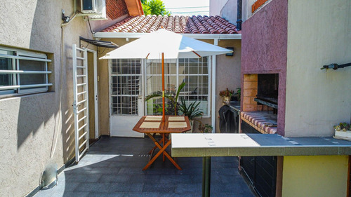 Casa En Excelente Ubicación En Banfield Este