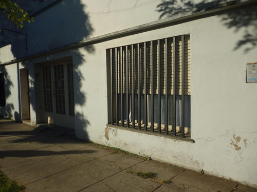 Casa En Venta - 3 Dormitorios 1 Baño - 450mts2 - Ensenada
