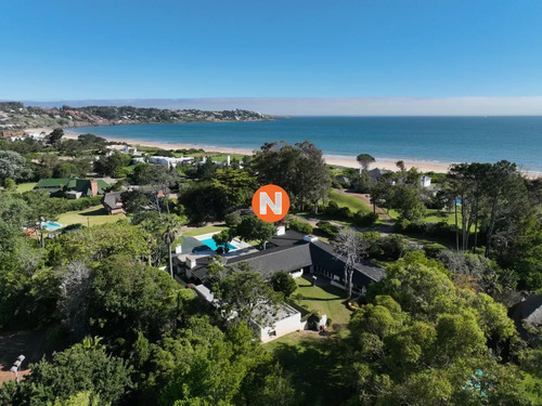 Residencia En Venta A Metros Del Mar En Solanas