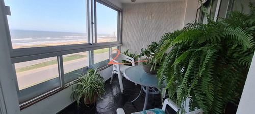 Apartamento En Venta Con Excelente Vista Al Mar, Primera Línea- Ref: 2744