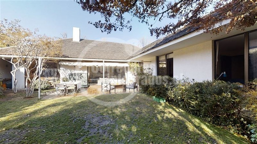 Imagen 2 de 28 de Casa En Venta En Las Condes - Charles Hamilton - 5d Y 4b
