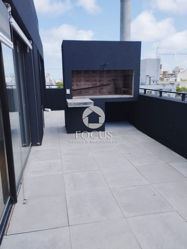 Venta Apartamento Penthouse 3 Dormitorios, 2 Baños, Terraza Y Parrillero En Centro