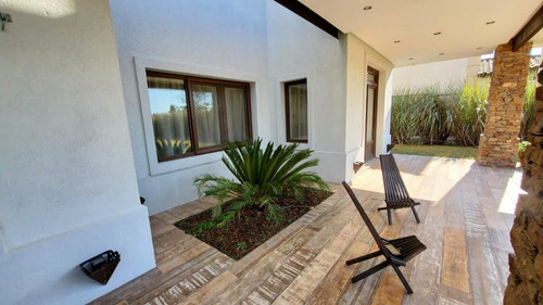 Imagen 26 de 30 de Venta Casa 5 Ambientes Con Piscina En Barrio El Golf - Nordelta.