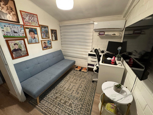 Casa De 2 Pisos, 3d+2b, Ubicada En Pasaje Tito, Comuna Puent