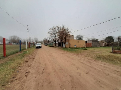 Imagen 2 de 4 de Lote En Venta Ubicado En Calle Leopoldo Chizzini Melo Entre Calle Mitre Y Amanda Arias De Clotet (frente A Cancha De Alba).