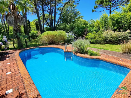 Vendo Casa 4 Dormitorios, Terreno 3.000 M2, Piscina, En Brava, Punta Del Este