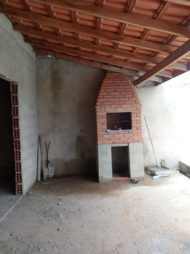 297 M², Chácara Com 03 Dormitórios, Churrasqueira E Piscina!