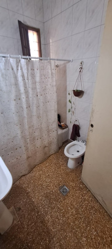 Arroyito: Dos Casas, Mas Estudio O Local 10 X 40
