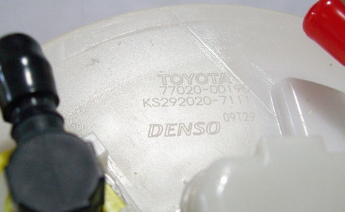 Bomba De Nafta Toyota Yaris 1.5 77020-0d190 Denso Original