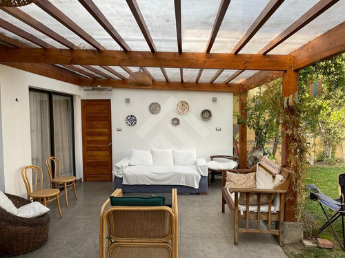 Casa En Venta De 3 Dorm. En La Florida