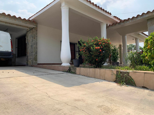 Casa En Venta En La Esperanza Tocuyito Carabobo 23-2379, Eloisa Mejia