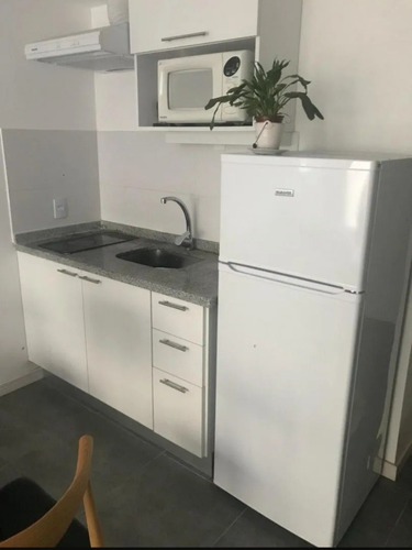 Imagen 7 de 13 de Monoambiente Venta Con Patio De Uso Exclusivo A Metros De Avenida!