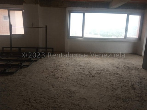 Oficina En Alquiler En Los Dos Caminos Mls #24-5776