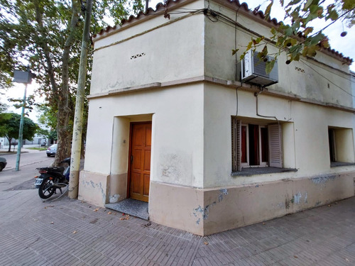 Casa En El Centro Con Potencial Para Local Y Oficinas