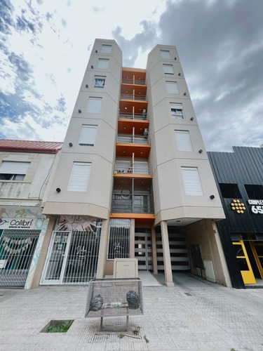 Imagen 2 de 8 de Departamento En Venta De Una Habitación En Guemes 671