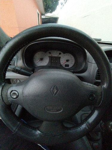 Renault Clio Sedan 2002 1.0 16v Rt 4p