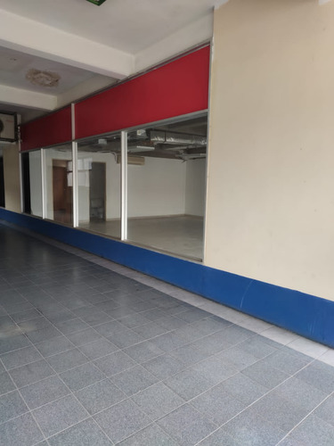 Imagen 4 de 6 de Lh Se Vende Local En Cc El Pinar