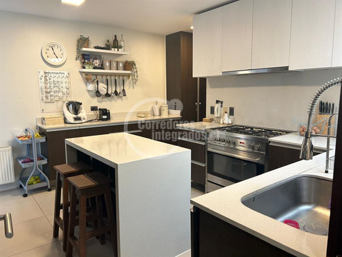 Casa En Venta De 4 Dorm. En Lo Barnechea Los Litres