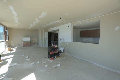 Departamento En Venta Ubicado En Centro De Bariloche, Bariloche