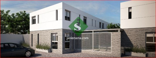 Venta De Apartamento Cerca Del Centro De Maldonado, 2 Dormitorios, Baño, Estacionamiento.- Ref: 168172