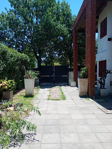 Casa Con Amplio Lote En Punta Lara