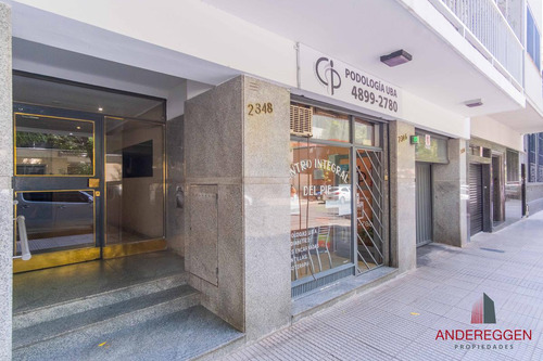 Bonpland 2300. Departamento De Dos Ambientes. Ultimo Piso. Se Accede Un Piso Por Escalera.