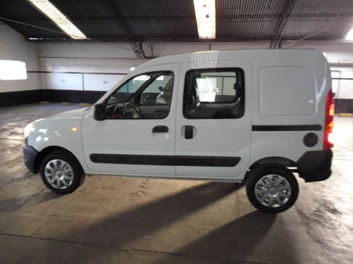 Imagen 8 de 16 de Renault Kangoo 1.6 Confort 5as. 2plc - 2018