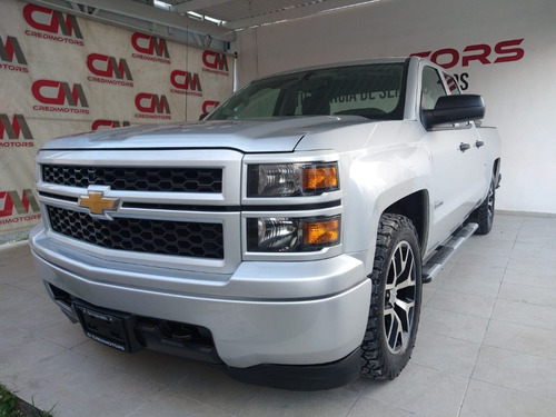 Imagen 1 de 10 de Chevrolet Silverado 2500 Cabina Extendida Color Plata 2015