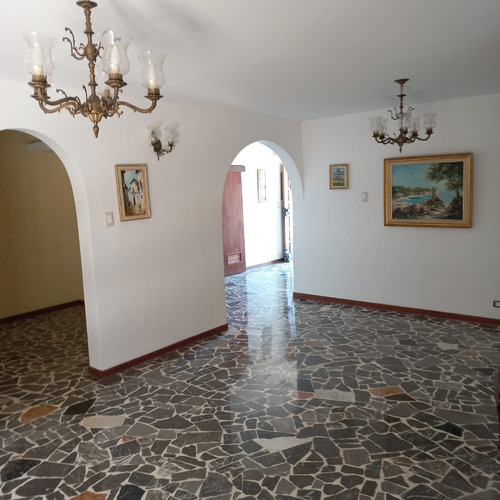 Venta De Casa En Urb San Luis Con Garita De Seguridad