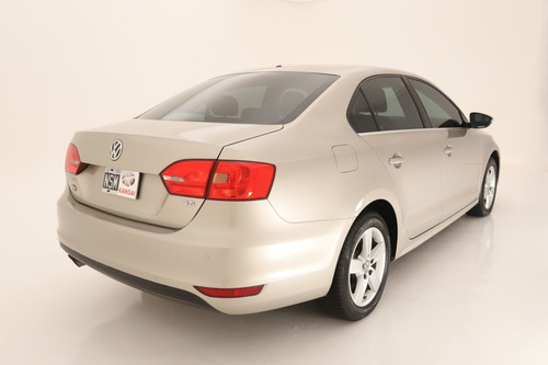 Volkswagen Vento 2.5 Luxury Tiptronic 2014