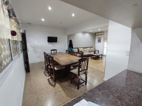 Calle 78 E/ 2 Bis Y 3. Vendo Casa Desarrollada En Dos Plantas S/ Lote 10 X 31 Mts.