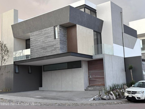 Imagen 1 de 18 de Casa A Estrenar En La Vista Con 4 Recamaras Y Roof Garden Equipado Con Baño Y Salón. Cuarto De Servicio Rcs
