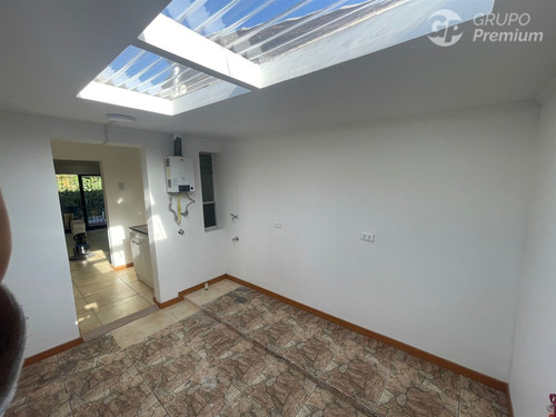 Casa Recién Remodelada 3 Dorm.1b En Arriendo En Maipú