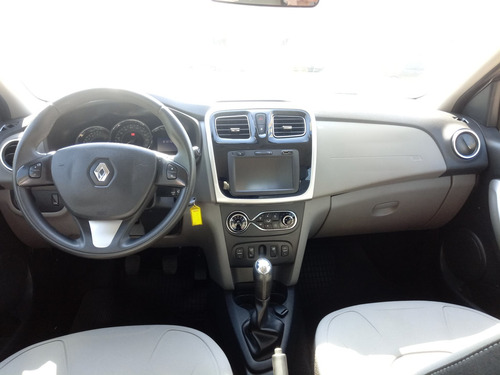 Renault Logan 1.6 Dynamique 8v Flex 4p Manual