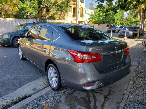 Imagen 9 de 10 de Nissan Sentra 2019 Gris