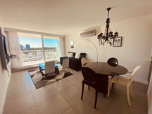 Imagen 6 de 10 de Venta Apartamento De 1 Dormitorio Y Medio En Edificio Yoo