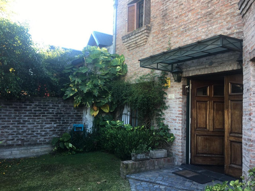 Imagen 2 de 14 de Venta Excelente Casa 5 Ambientes Piscina Parque Cochera Doble Ituzaingo Centro