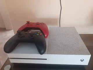 Vendo Xbox One S 500 Gb Standard 2 Controles