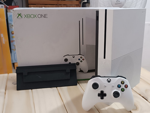 Xbox One De 2tb Con Un Joystick Y Sus Respectivos Cables