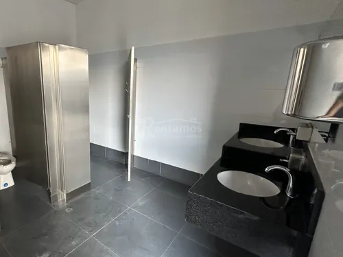 Local En Arriendo En Centro. Cod A776021